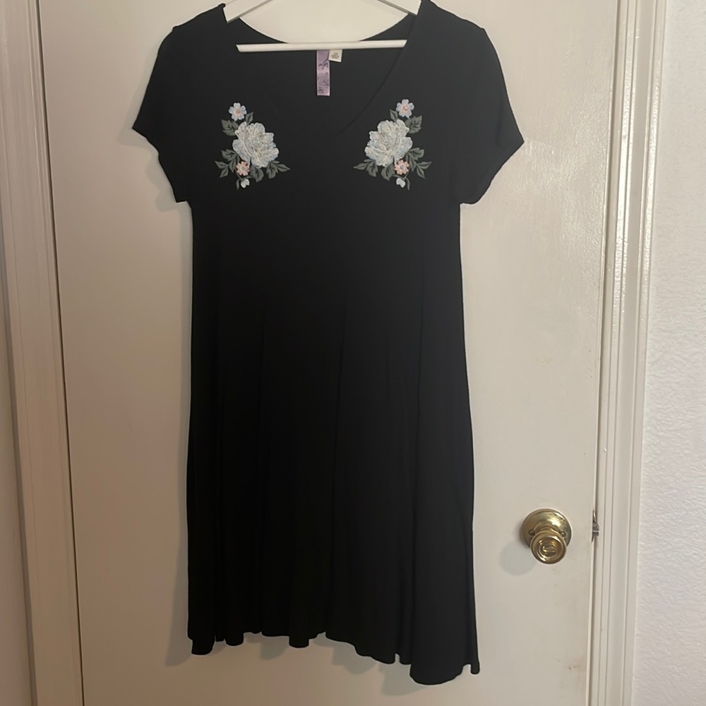Women’s black embroidered shift dress. Size XS from alya.